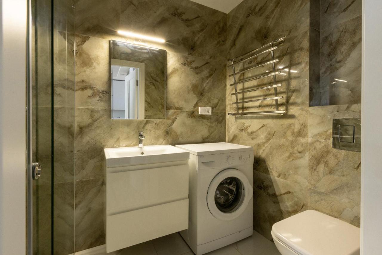 Vip Apartment Near Center Lviv Eksteriør billede